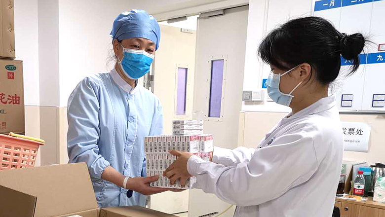 萬和制藥捐贈(zèng)物資送抵市三院